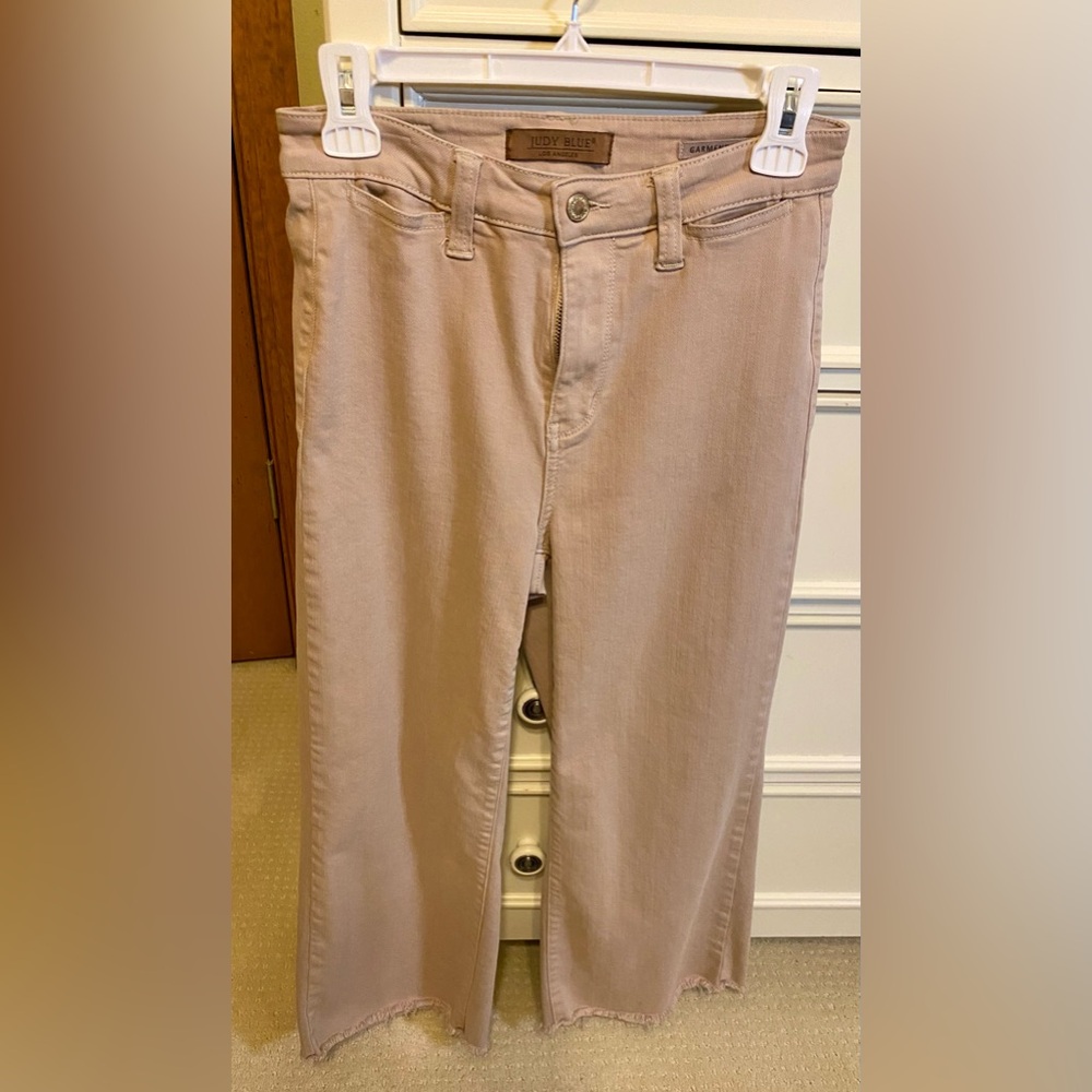 Judy Blue Tan Wide Leg Ankle Cropped Jeans 
Sz 3/26